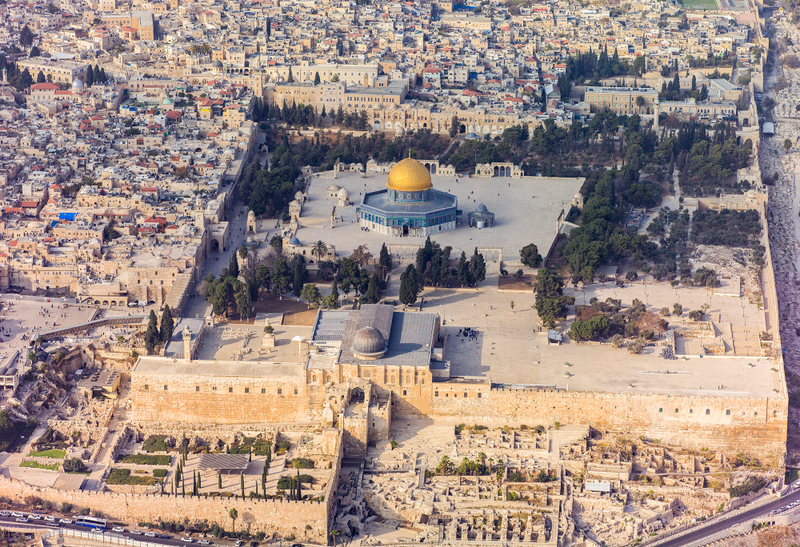Vista aérea del templo de Jerusalén. En la esquina inferior derecha la zona en la que ha aparecido la bulla. Foto: Andrew Shiva / Wikipedia